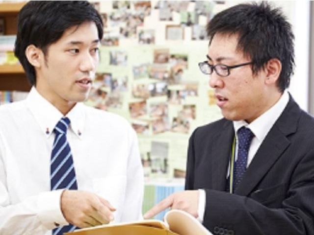 (1)塾講師・教室長(小中学生向け個別指導・教室運営)<宇都宮市>■賞与年2回■社会保険完備■交通費全額支給 自分が教えた子の合格通知が届くと
思わず、涙ぐんじゃうこともあります。